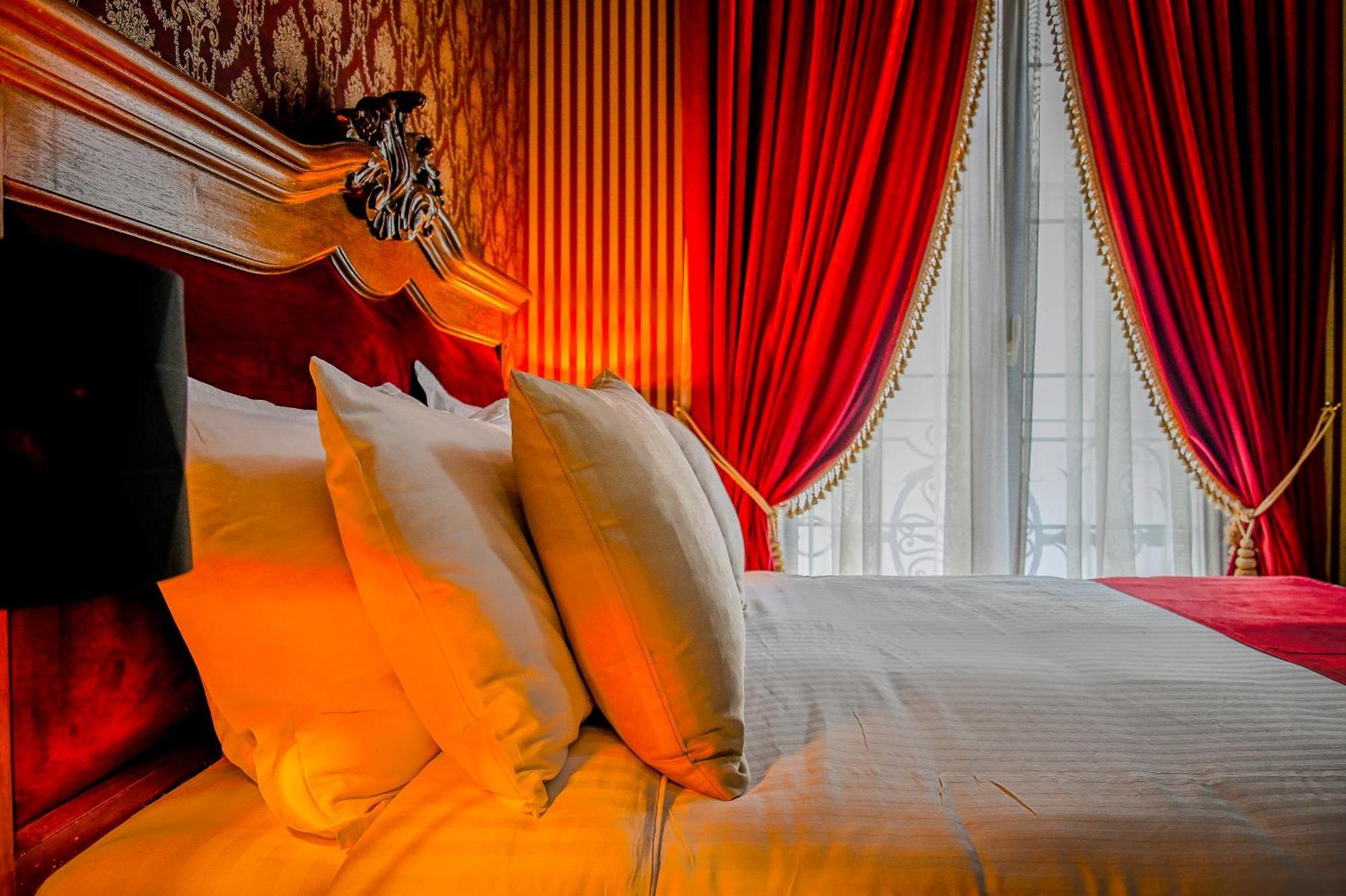 Envy Hotel Durrës Buitenkant foto
